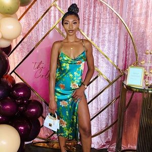 Green Satin Floral Dress👗